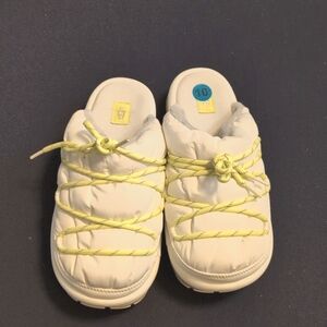 NWOT UGG SPACESLIDER TECH SLIDES SIZE 10